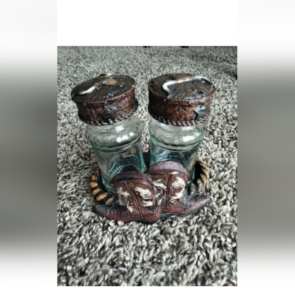 Rivers Edge Cowboy Boots and Steer Salt Pepper Shakers Caddy Ceramic Wes…